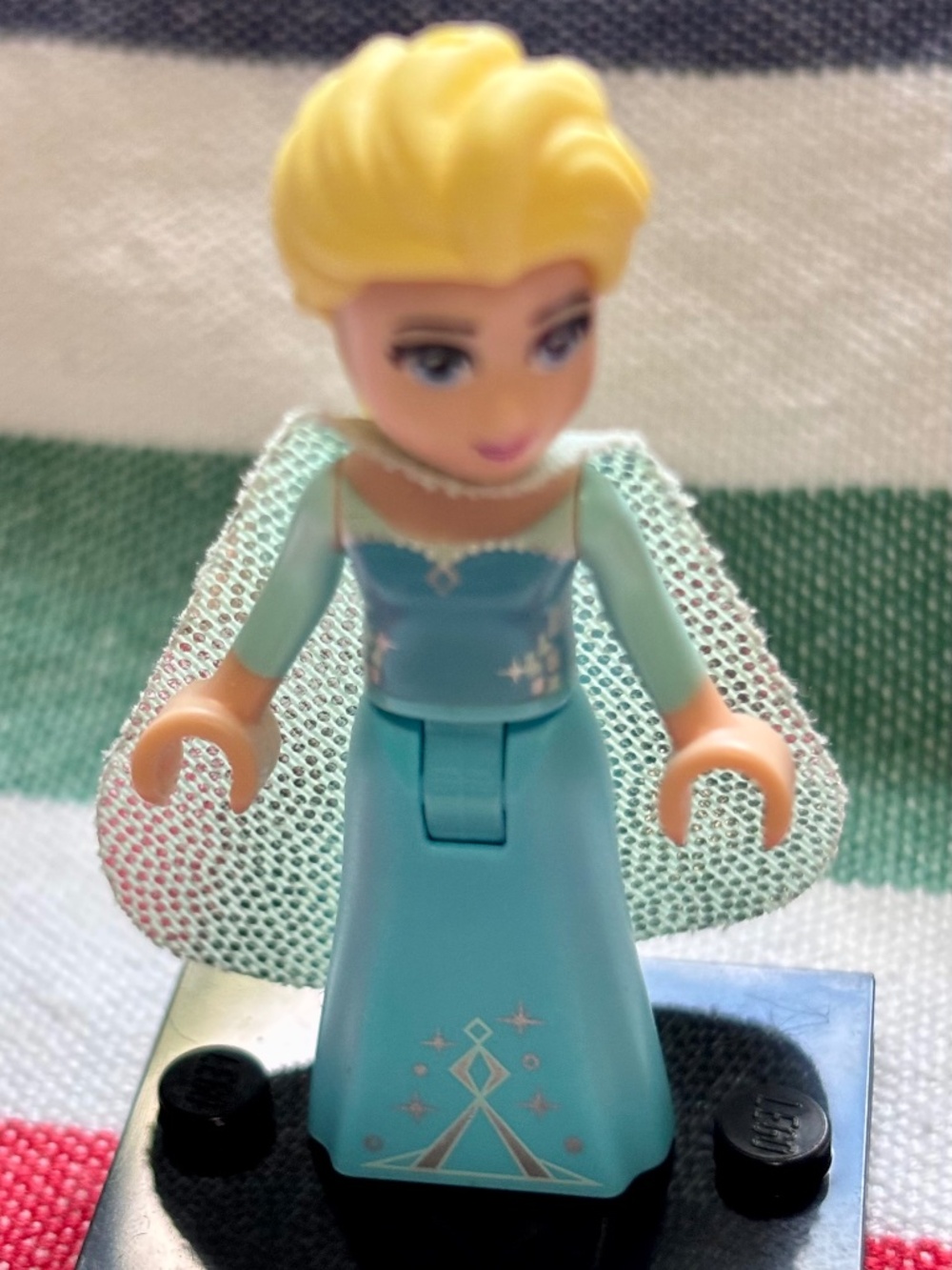 LEGO DISNEY PRINCESS Frozen dp035 "ELSA with sparkling light cape" with stand.